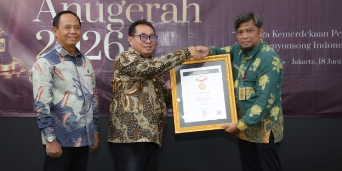 Gubernur Andra Soni Raih Anugerah SMSI 2026 Kategori Spirit Pers Indonesia